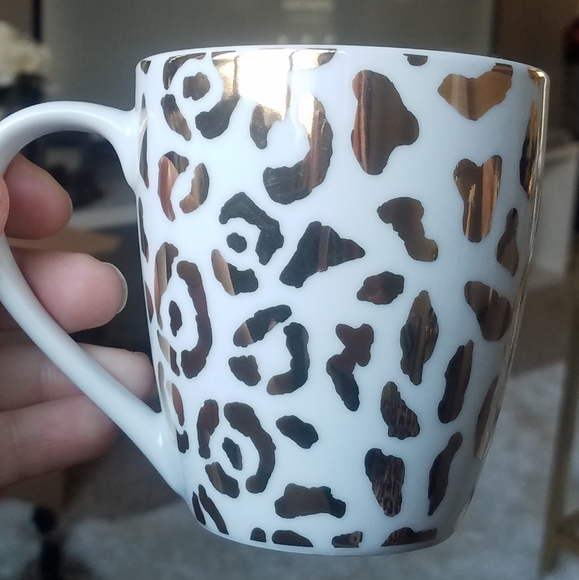 Pier 1 Other - PIER 1 - SET OF 4 WHITE AND GOLD CHEETAH MUGS